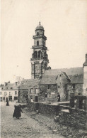 Landerneau * La Rue De Daoulas Et L'église St Thomas - Landerneau