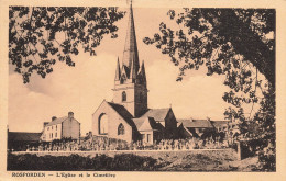 Rosporden * Vue Sur L'église Et Le Cimetière Du Village - Andere & Zonder Classificatie