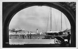 Antibes * Vue Sur Le Port Et Le Fort Carré * Le Phare * Bateau - Andere & Zonder Classificatie