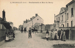 Ecueillé * La Rue Du Berry Et Gendarmerie Nationale * Villageois - Autres & Non Classés