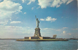 Postcard USA NY New York Liberty Island Statue Of Liberty - Estatua De La Libertad