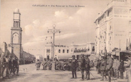 MAROC - CASABLANCA - Une Revue Sur La Place De France - Carte Postale Ancienne - Casablanca