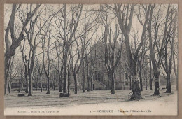 CPA 84 - SORGUES - Place De L'Hôtel De Ville - TB ARBRES PLATANES Bicyclette Jolie Oblitération Verso - Sorgues