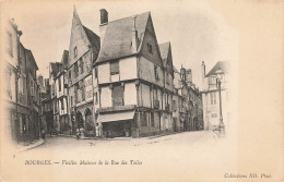 Bourges * Rue Des Toiles Et Vieilles Maisons * Débitant Vins En Gros - Bourges