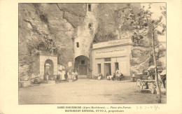 Cabbé Roquebrune * Place Des Frères , Restaurant National OOTO J. Propriétaire * Villageois - Andere & Zonder Classificatie