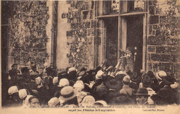 56-JOSSELIN- CH^TEAU , ALAIN DE ROHAN CONTINUANT LA TRADITION DES DUCS DE ROHAN RECOIT LES PELERINS LE 8 SEPTEMBRE - Josselin