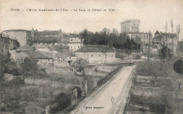 Pons * Route Et école Supérieure Des Filles * La Tour Et L'hôtel De Ville - Pons