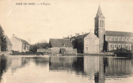 Joué Du Bois * Un Coin Du Village Et L'église - Sonstige & Ohne Zuordnung