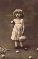 Pâques - Petite Fille Et Son Oeuf - Carte Postale Ancienne - Easter