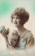 Pâques - Femme Et Oeufs Colorés - Carte Postale Ancienne - Pascua