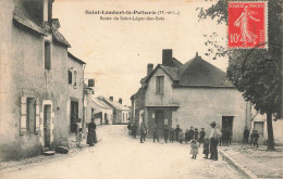 St Lambert La Potherie * La Route De St Léger Des Bois * Villageois - Autres & Non Classés