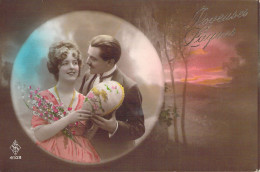 Pâques - Couple Avec Un œuf Illustré - Carte Postale Ancienne - Ostern