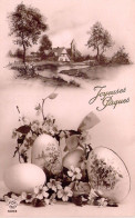 Pâques - Carte Rose D'un Village Et D'oeufs Illustrés - Carte Postale Ancienne - Ostern