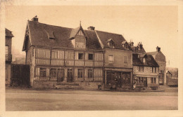 Vimoutiers * Banque Caisse D'épargne Et Mairie * Place * Commerce Magasin - Vimoutiers