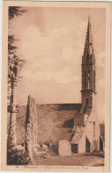 PLOZEVET  L EGLISE ET LE MONUMENT AUX MORTS - Plozevet