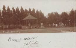 Bruay * Carte Photo 1902 * Place Marmottan * Kiosque à Musique * Villageois - Other & Unclassified