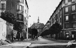 93-LA-COURNEUVE- LA MAIRIE AU FOND AVENUE DE LA REPUBLIQUE - La Courneuve