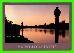 SAINT-HYACINTHE, QUÉBEC - TERRASSE LOUIS-CÔTÉ - PHOTO, YVES BROUSSEAU, JUNIOR EN 1990 - - St. Hyacinthe