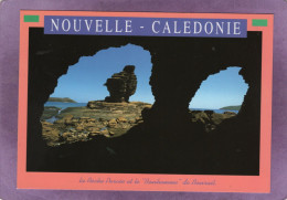 98 NOUVELLE CALEDONIE La Roche Percée Et Le Bonhomme De Bourail - Nouvelle Calédonie