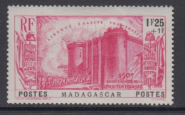 MADAGASCAR  -    N° 212  *  - Cote :15 € - Neufs