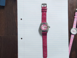 WATCH HAND-PRESTIGE-QUARTZ-(20)-Metal Watch - All But The Minutes Have Fallen-leather Belt -not Working-pink Belt - Horloge: Zakhorloge