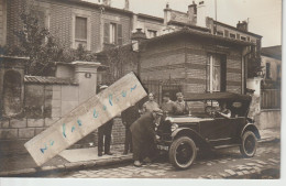 PARIS - Cité De L'Avenir Située 121 Bld De Ménilmontant - Un Groupe Qui Pose Près D'une Automobile ( Carte Photo ) 1/9 - Arrondissement: 11