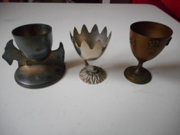 3 COQUETIERS STYLÉS - Egg Cups