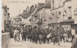 MILITARIA. ARGENTAN (61) Départ Du 104° (Troupe & Tambours Traversant Ville / Boulangerie E. Guilmar + Cachet Militaria) - Argentan