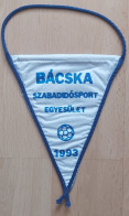 BÁCSKA SZABADIDÖSPORT EGYESÜLET 1993 Hung Football Club  Soccer Club Fussball Calcio Futbol PENNANT, SPORTS FLAG ZS 2/17 - Habillement, Souvenirs & Autres