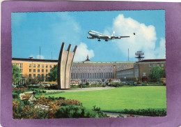 BERLIN Flughafen Tempelhof Platz Der Luftbrücke Mit Luftbrückendenkmal - Tempelhof