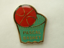 Pin's BASKETBALL - PASCAL BASKET - Basketball