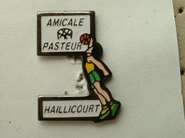 Pin's BASKETBALL - AMICALE PASTEUR - HAILLICOURT - Basketball