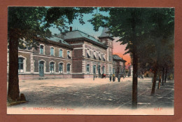 (RECTO / VERSO) HAGUENAU - N° 29 - LA GARE AVEC PERSONNAGES - PLI ANGLE BAS A DROITE - CPA COULEUR - Haguenau