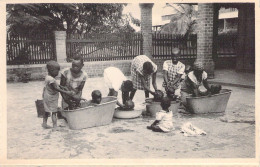 CONGO - MANGEMBO - Missions Des Filles De Marie De Pesches - Le Bain En Plein Midi - Carte Postale Animée - Sonstige & Ohne Zuordnung