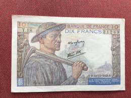 FRANCE Billet De 10 Francs Mineur 19/11/1942 ( 3 Petits Trous D’épingle) Sinon Superbe - 10 F 1941-1949 ''Mineur''