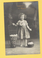 XA1345 JEUNE FILLE  FILLETTE , ENFANT, GIRL , FAMOUS CHILD MODEL CANDICE ASHTON BASKET WITH EASTER EGGS - Portraits