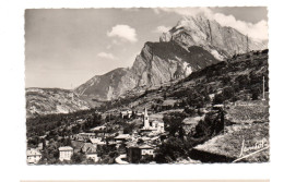 Saint Michel De Maurienne - L'Eglise Et Cimetiere Militaire   - Au Fond , La Croix Des Tetes    -  CPSM°J - Saint Michel De Maurienne