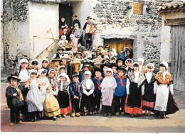 Delcampe - Issoire La Bourree Groupe - Issoire