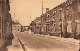 Mur De Sologne * La Rue Principale Du Village * Hôtel Du Lion D'or - Autres & Non Classés