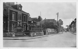 Mur De Sologne * Rue Du Village * La Mairie Et Le Monument Aux Morts - Autres & Non Classés