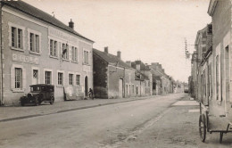 Nouan Sur Loire * Route Rue Et Vue Sur Les écoles * Groupe Scolaire * Voiture Automobile Ancienne - Autres & Non Classés