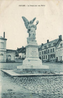 Fruges * Place Et Le Monument Aux Morts - Fruges