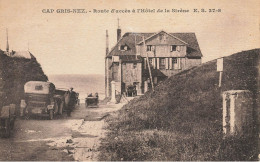 Cap Gris Nez , Audinghen * Route D'accès à L'Hôtel De La Sirène * Automobiles Anciennes * Villageois - Andere & Zonder Classificatie