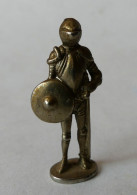 FIGURINES KINDER METAL CHEVALIER - KRIEGER U-EI 1A Doré - Figurines En Métal