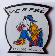 XX464 Pin's école Collège Verpré  Jacques Prevert à Houdain Pas De Calais Achat Immédiat - Personnes Célèbres