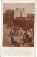 Cpa Photo Lieu à Identifier " Cortège Funéraire - Corbillard -Chevaux - Porte Drapeau Officiels " - Begrafenis