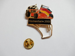 Superbe Pin's , Auto F1 Ferrari , Formule 1 , Grand Prix De Hockenheim 2005 , Verso Quadrillé , Non Signé - Ferrari