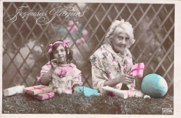 Pâques - Grand Mère Et Sa Petite Fille - Cartes Postales Anciennes - Ostern