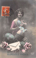 Pâques - Femme Coiffée Et Son Oeuf - Enveloppe - Cartes Postales Anciennes - Ostern