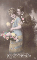 Pâques - Couple Avec Un Panier D' Oeuf De Pâques - Cartes Postales Anciennes - Pasen